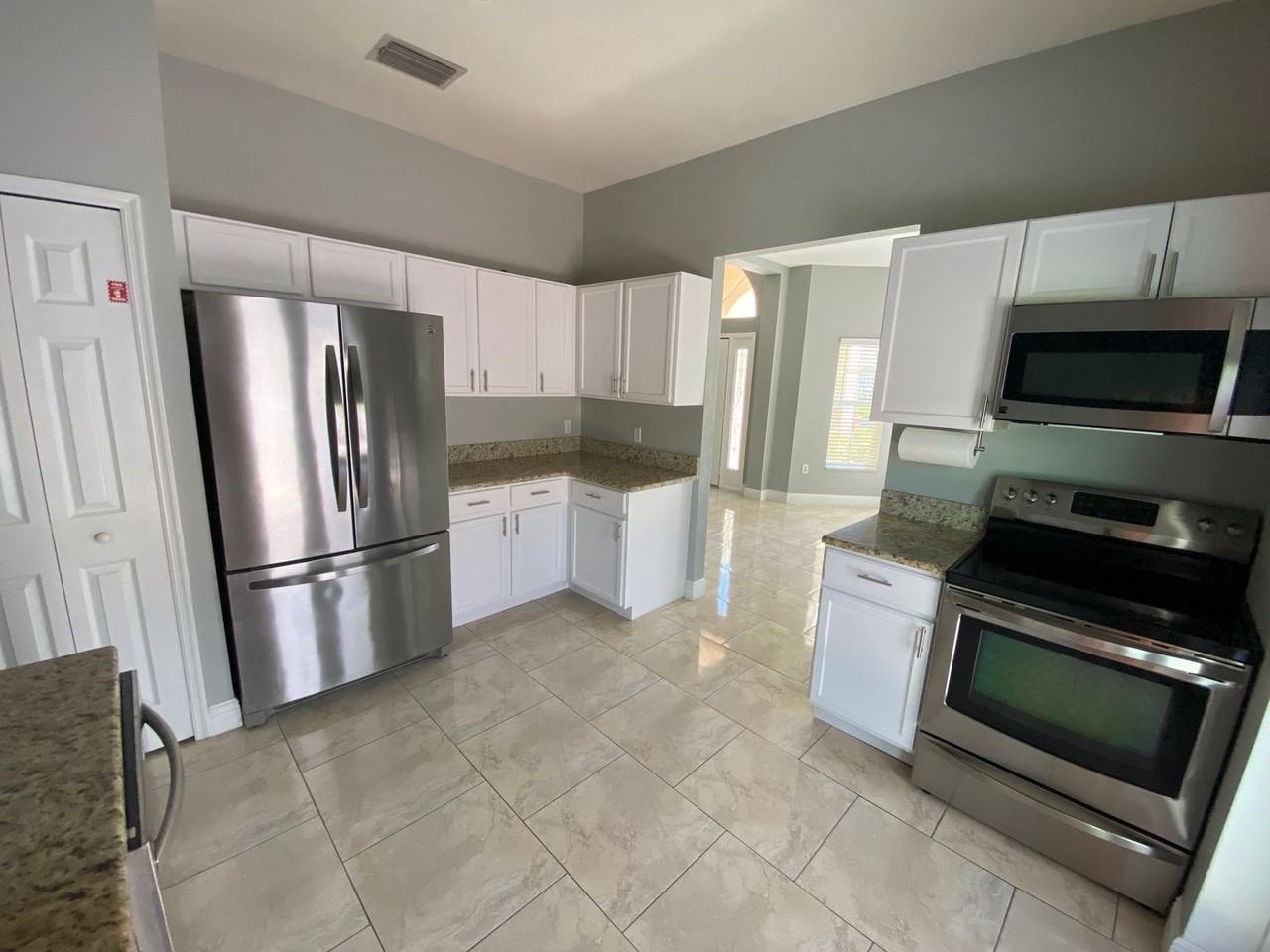 2467 Huron Cir - Photo 5 of 26