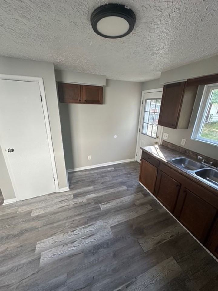 31 Plover St - Photo 3 of 15