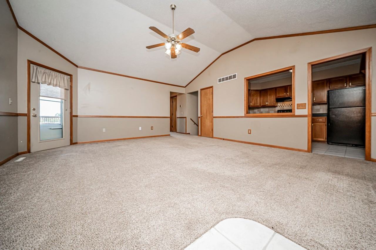 205 Commanche Ct - Photo 4 of 44