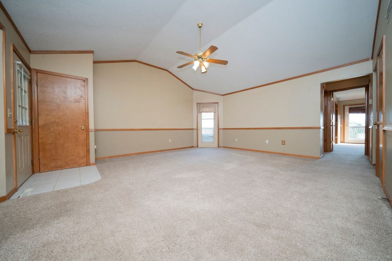 205 Commanche Ct - Photo 7 of 44