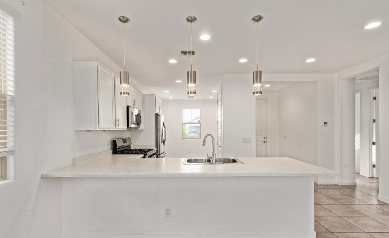 8948 W Bethany Heights Dr - Photo 4 of 14