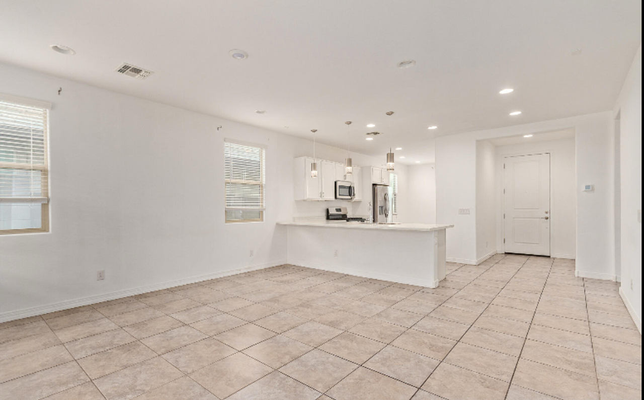 8948 W Bethany Heights Dr - Photo 6 of 14