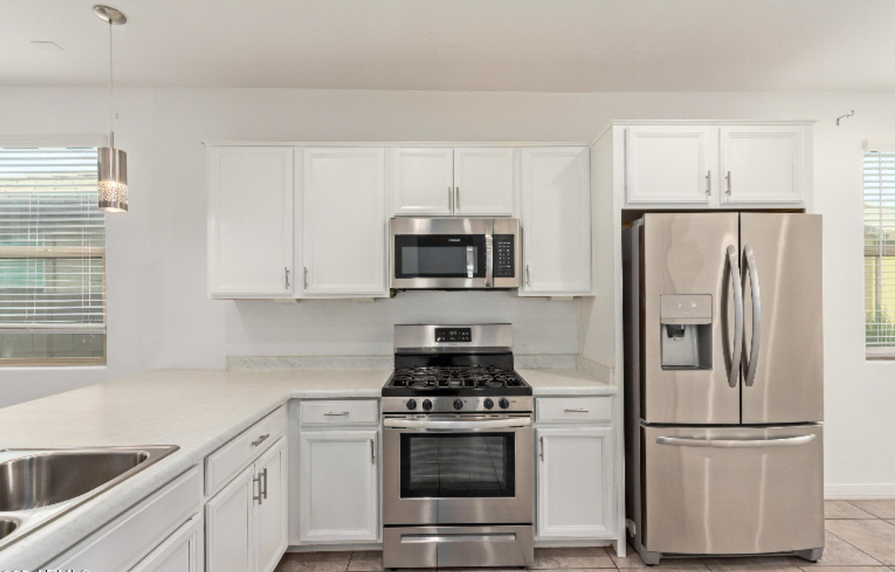 8948 W Bethany Heights Dr - Photo 7 of 14