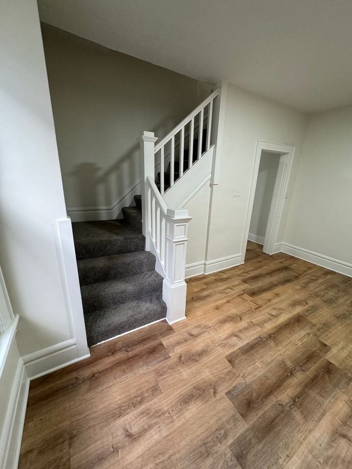 284 E Hudson St - Photo 3 of 19