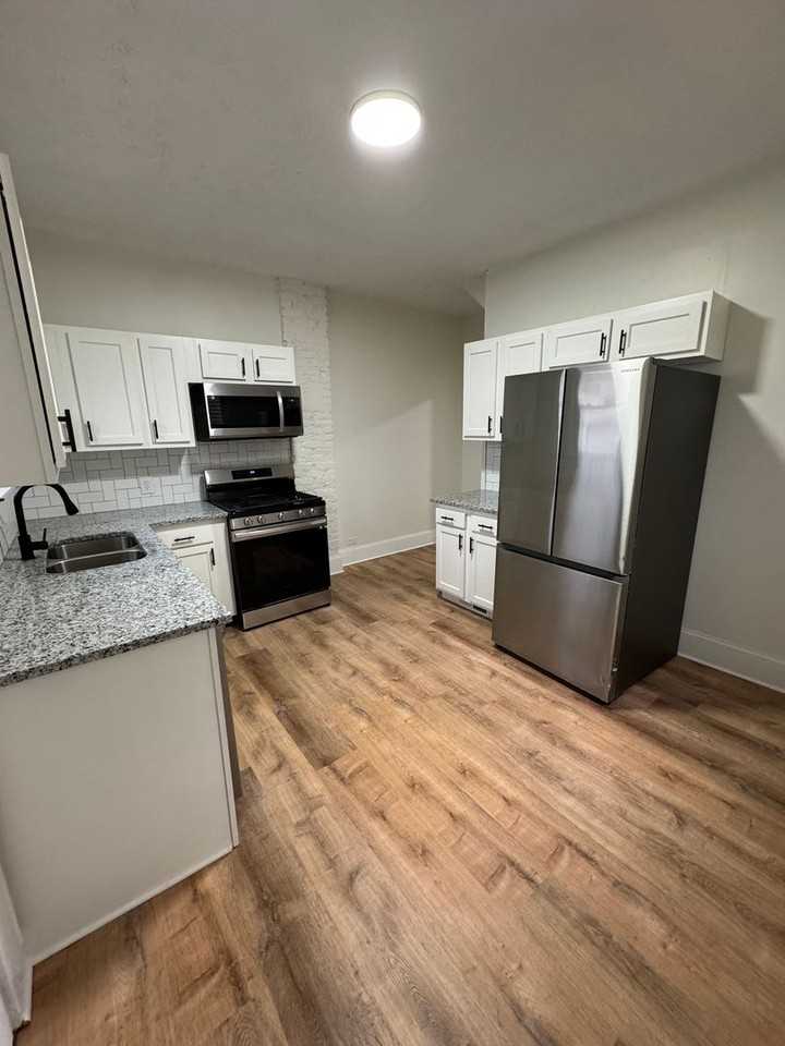 284 E Hudson St - Photo 4 of 19