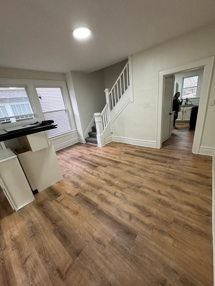 284 E Hudson St - Photo 5 of 19