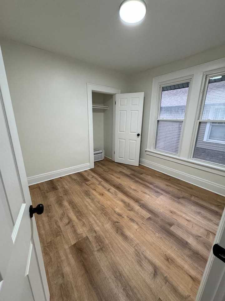 284 E Hudson St - Photo 6 of 19