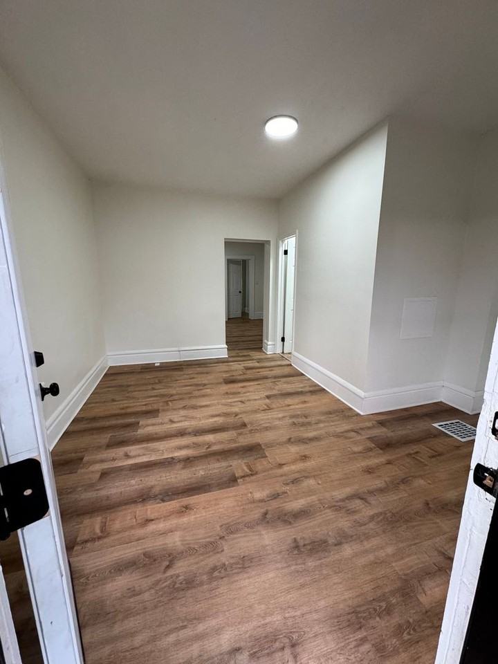 284 E Hudson St - Photo 7 of 19