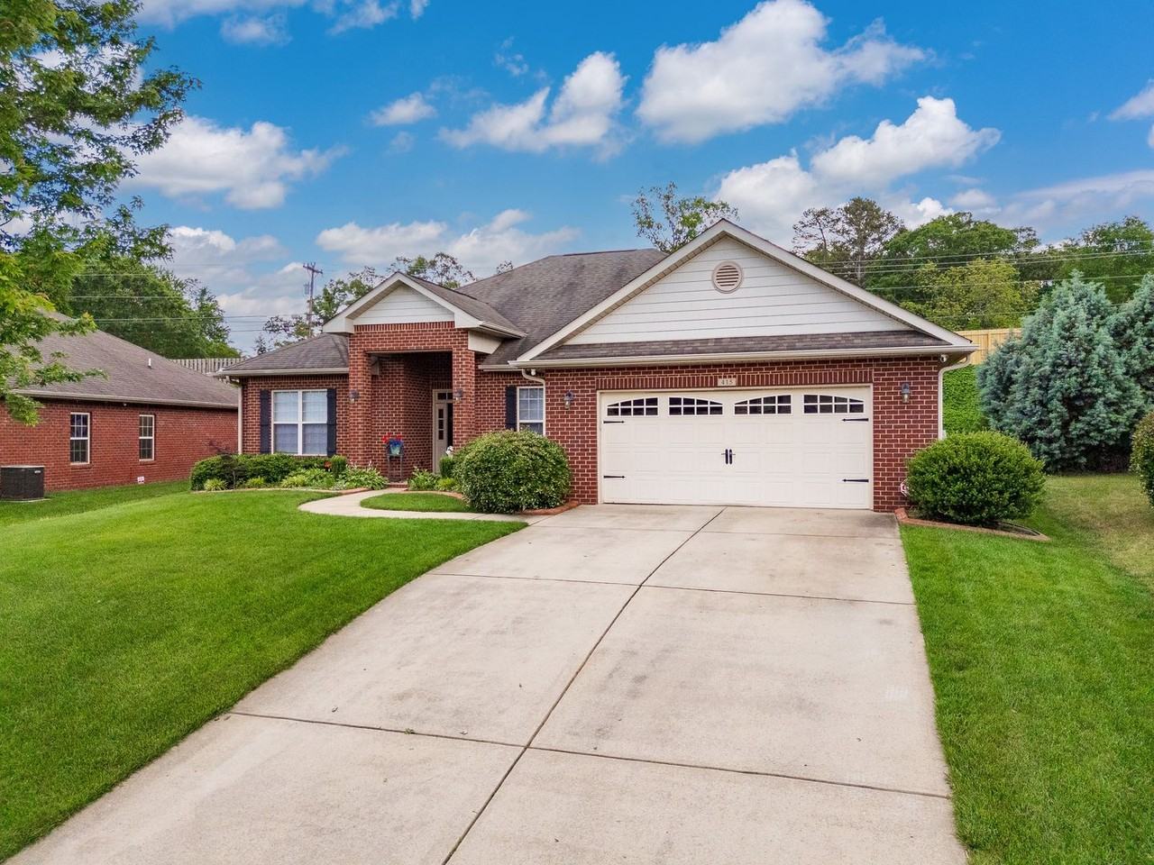 415 Jewelwood Dr - Photo 2 of 37