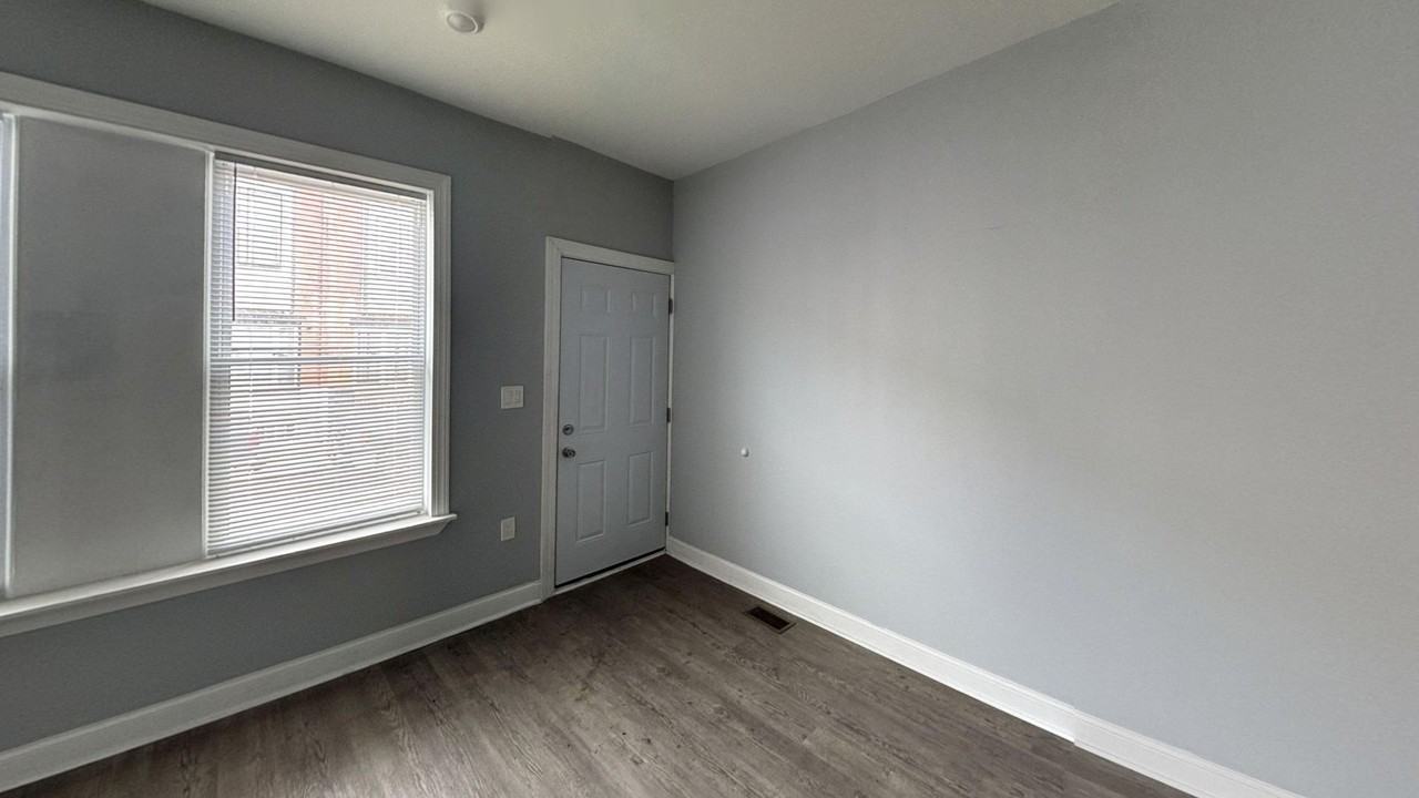 1932 Clarence St - Photo 7 of 16