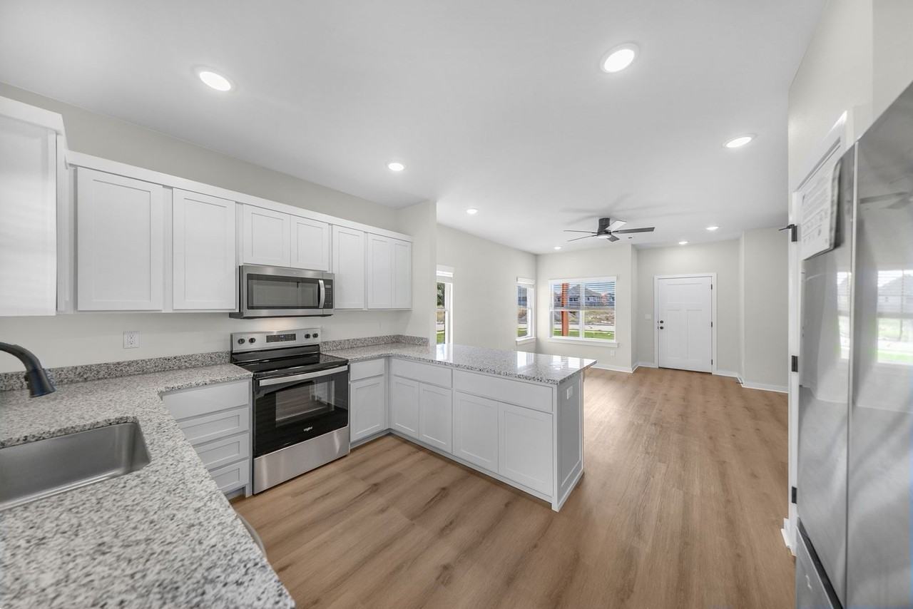 601 601 Cosmos St - Photo 2 of 30