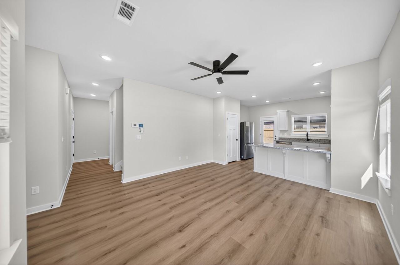 601 601 Cosmos St - Photo 3 of 30