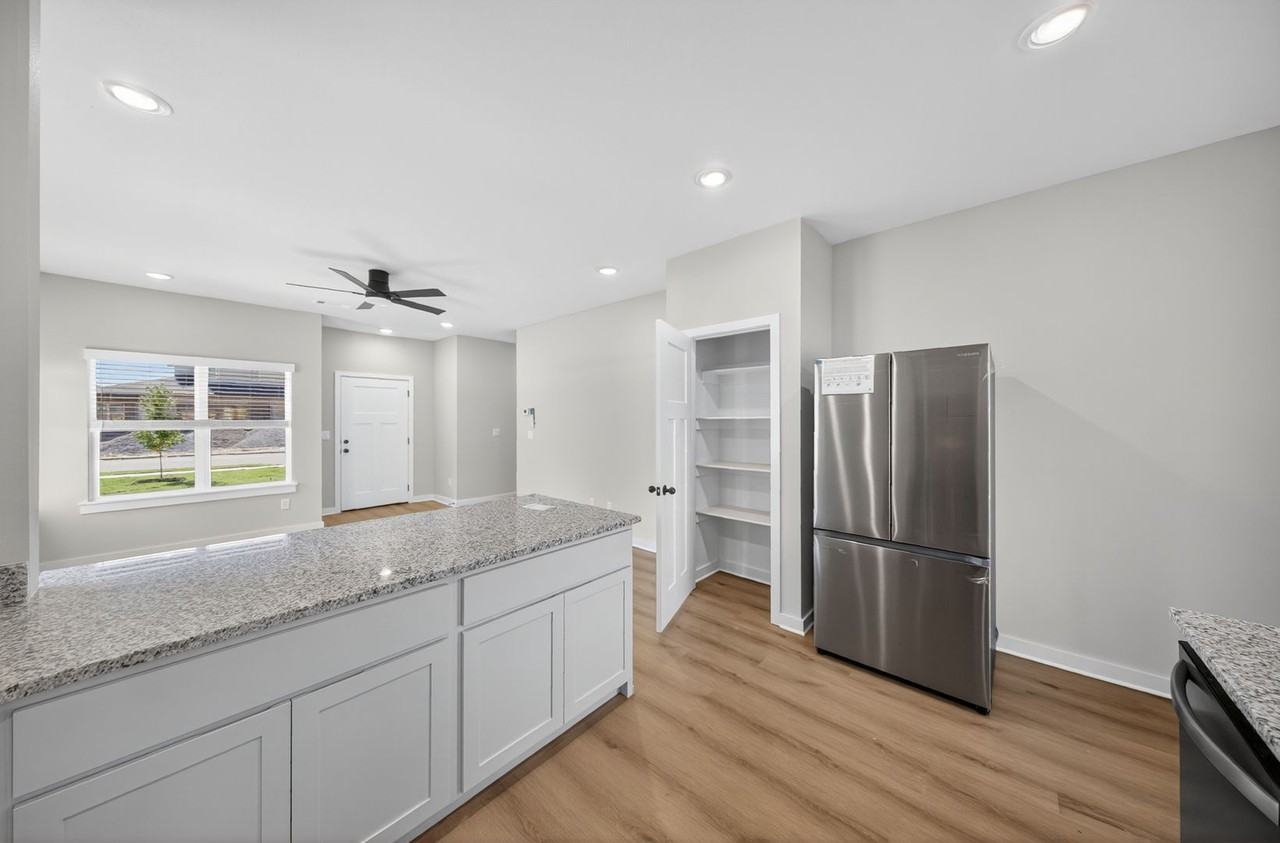 601 601 Cosmos St - Photo 7 of 30