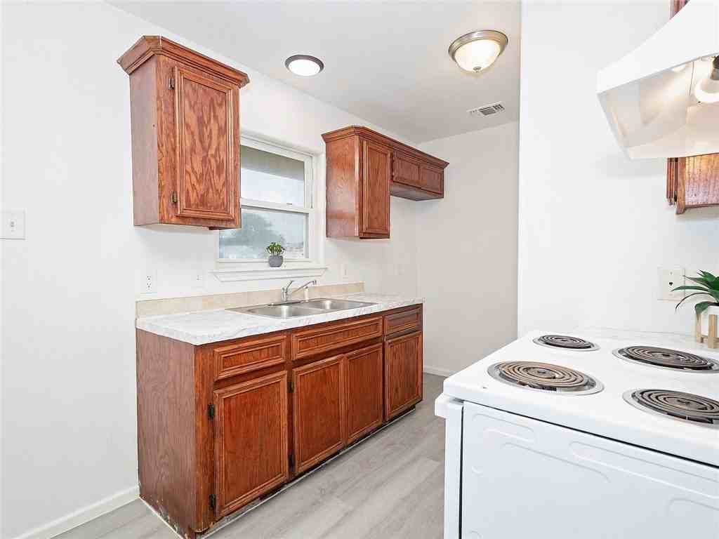 1802 16th St - Photo 6 of 18