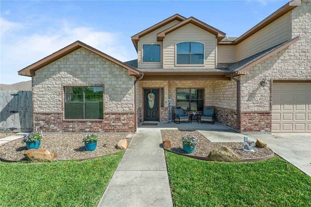 1424 Del Mar Dr - Photo 2 of 31