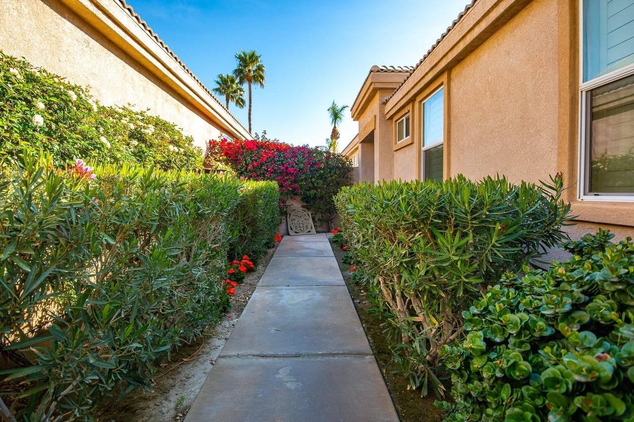 29170 W Laguna Dr - Photo 5 of 37