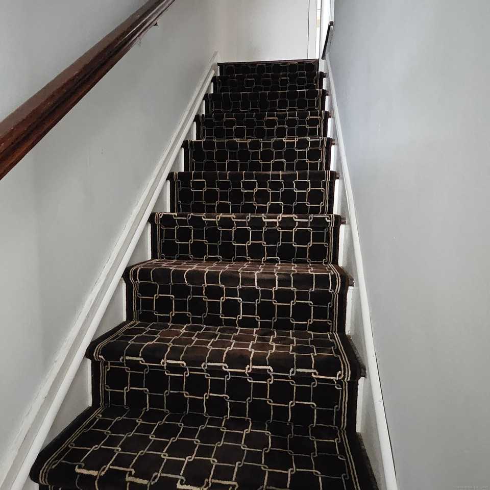 430 Pearl Harbor St - Photo 6 of 12