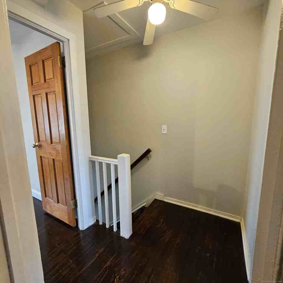 430 Pearl Harbor St - Photo 7 of 12