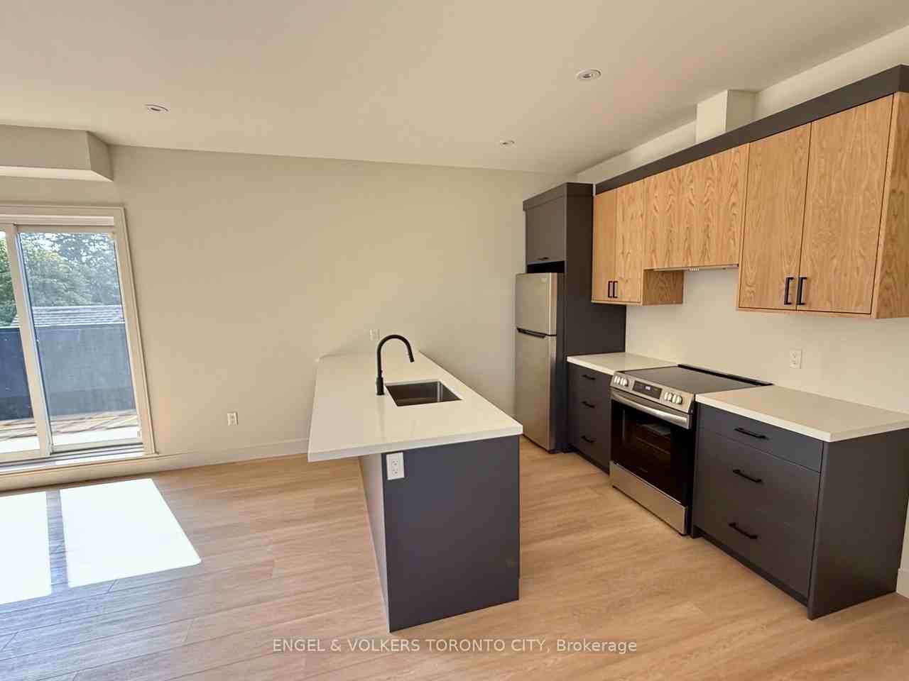 32 Oak Street 301 - Photo 2 of 11