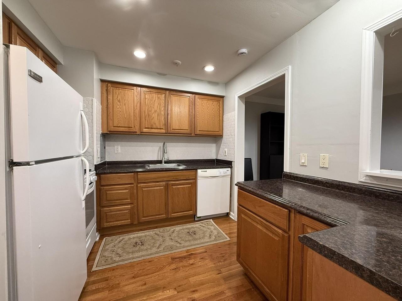 1253 Island Dr Apt 102 #102 - Photo 4 of 28