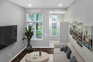 276 Roslyn Ct - Photo 1 of 1