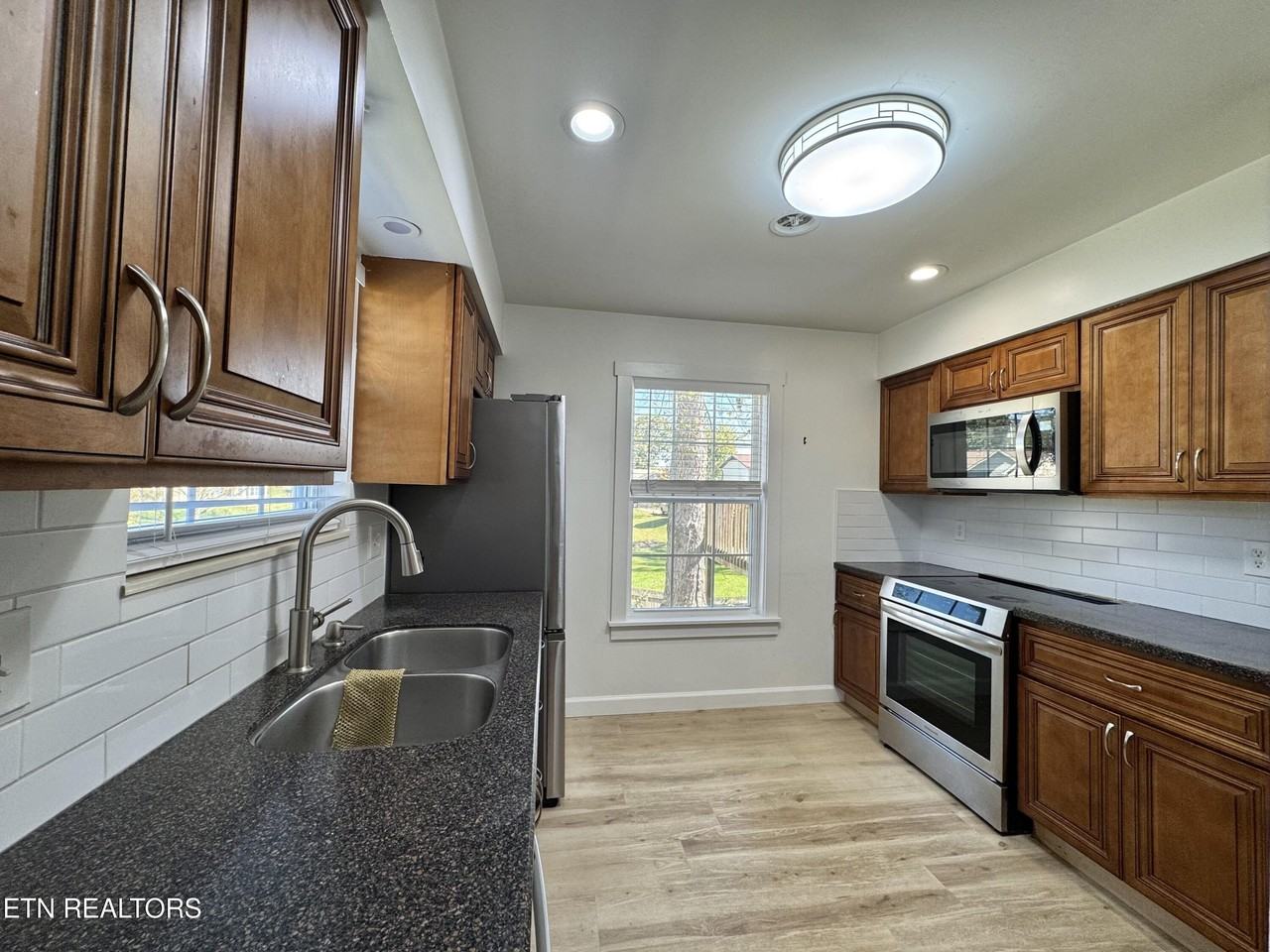 1316 Graycreek Ln - Photo 7 of 21