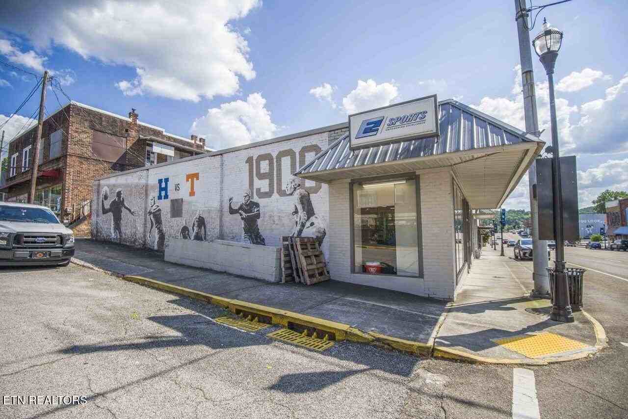 430 N Roane St - Photo 2 of 5