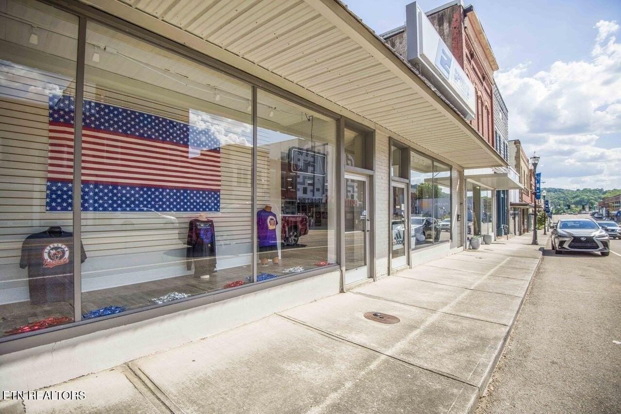 430 N Roane St - Photo 3 of 5