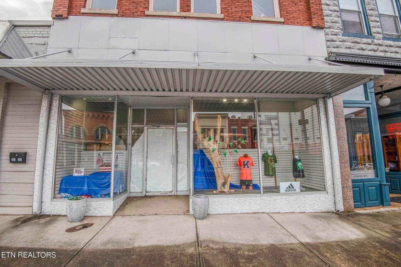 428 N Roane St - Photo 3 of 6