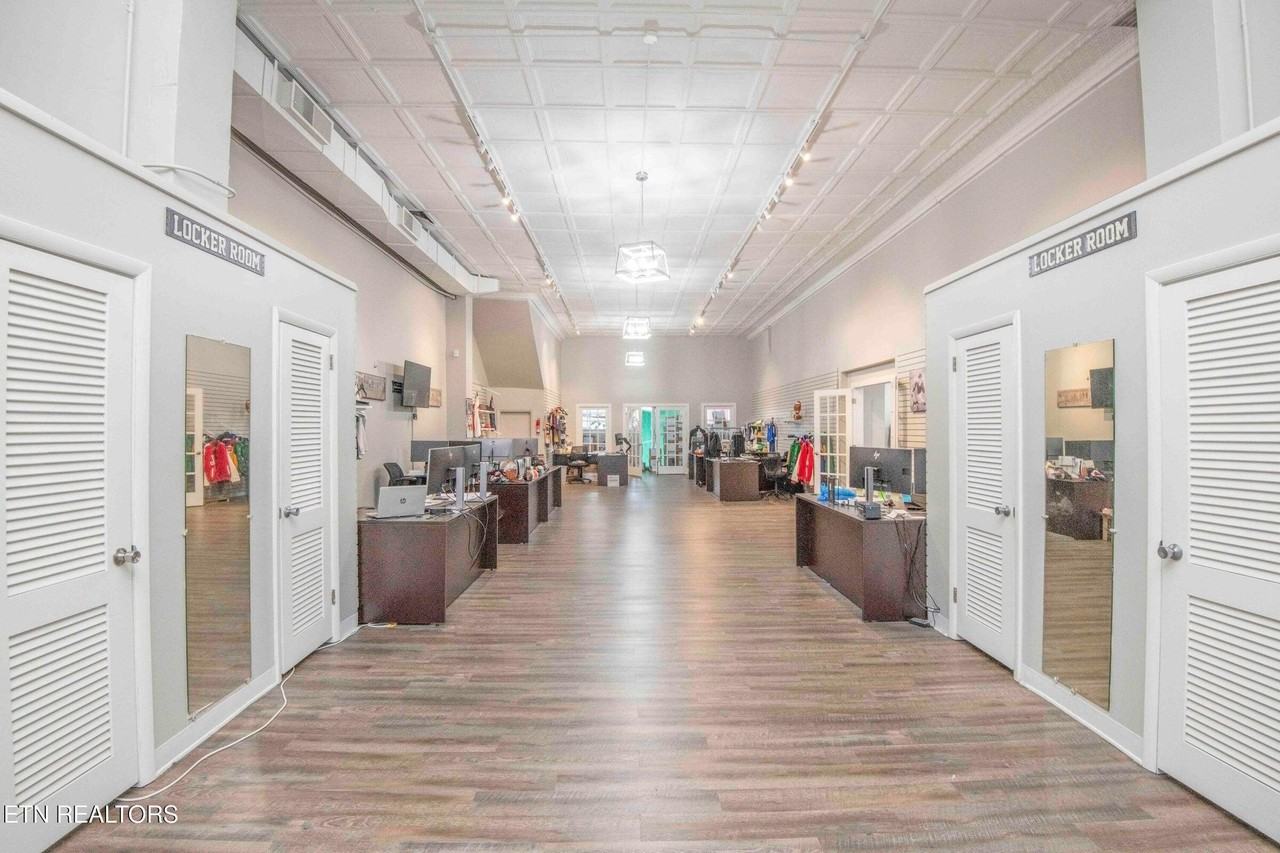 428 N Roane St - Photo 4 of 6