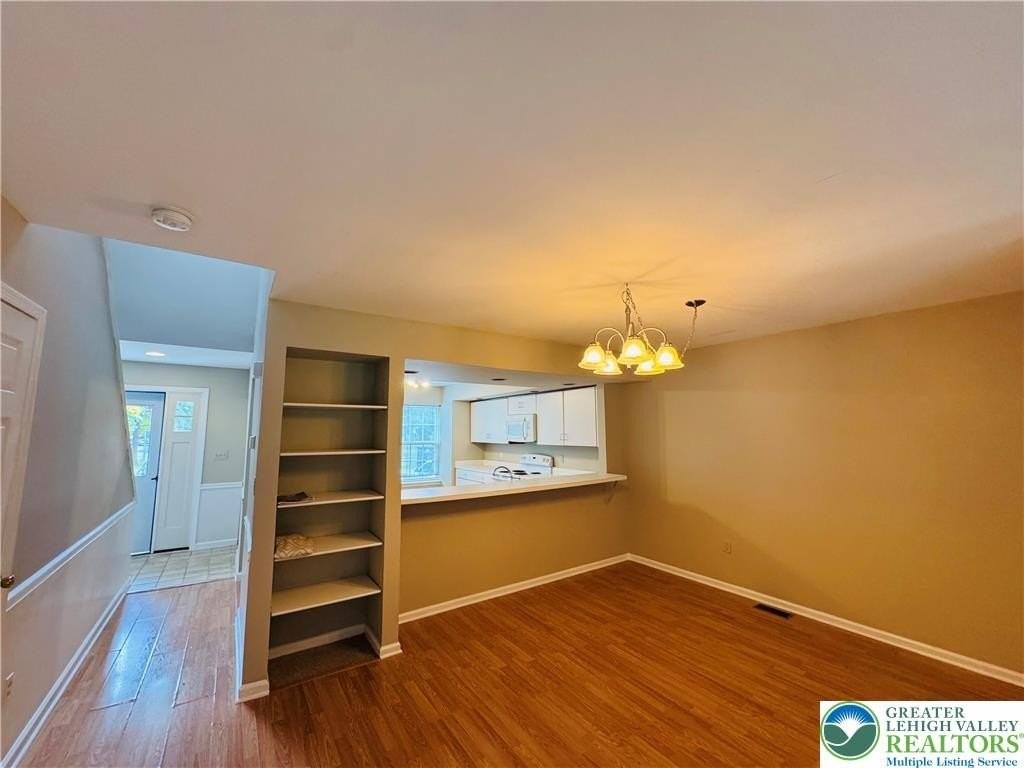 102 Quaker Dr - Photo 7 of 29