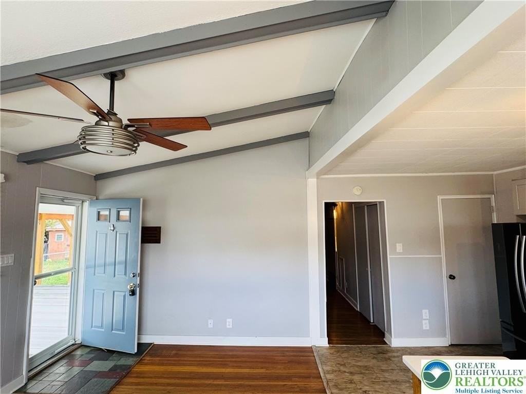 1522 Elayne St - Photo 3 of 25