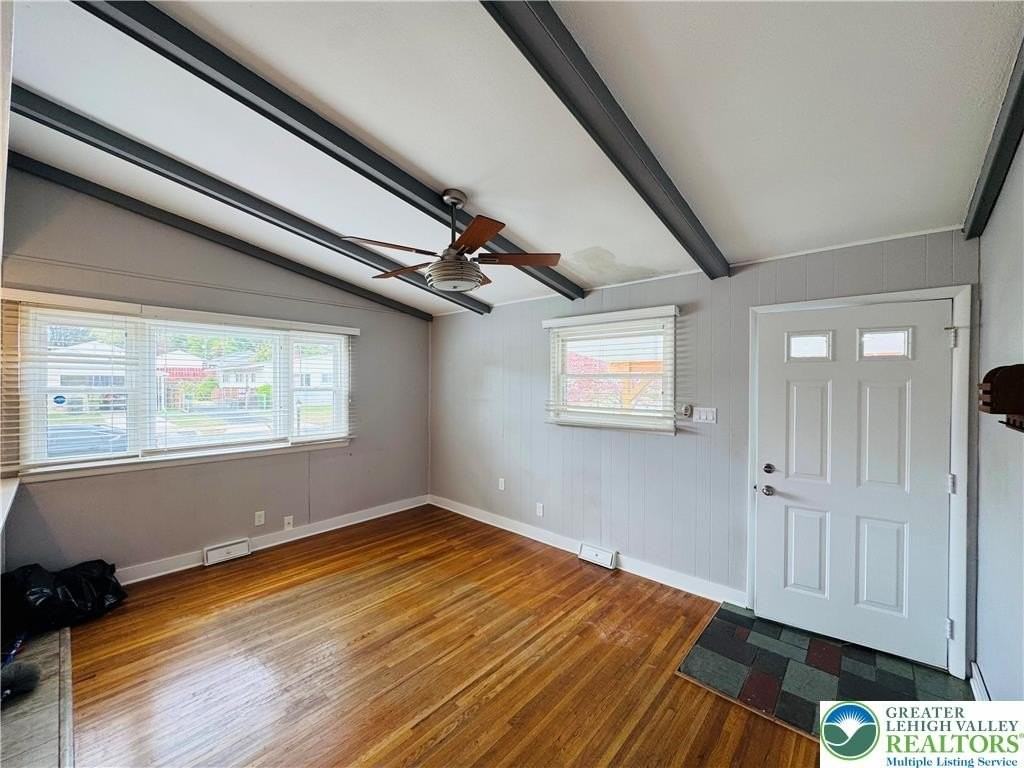 1522 Elayne St - Photo 4 of 25