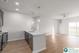 430 Cambria St Unit 205 #205 - Photo 4 of 7