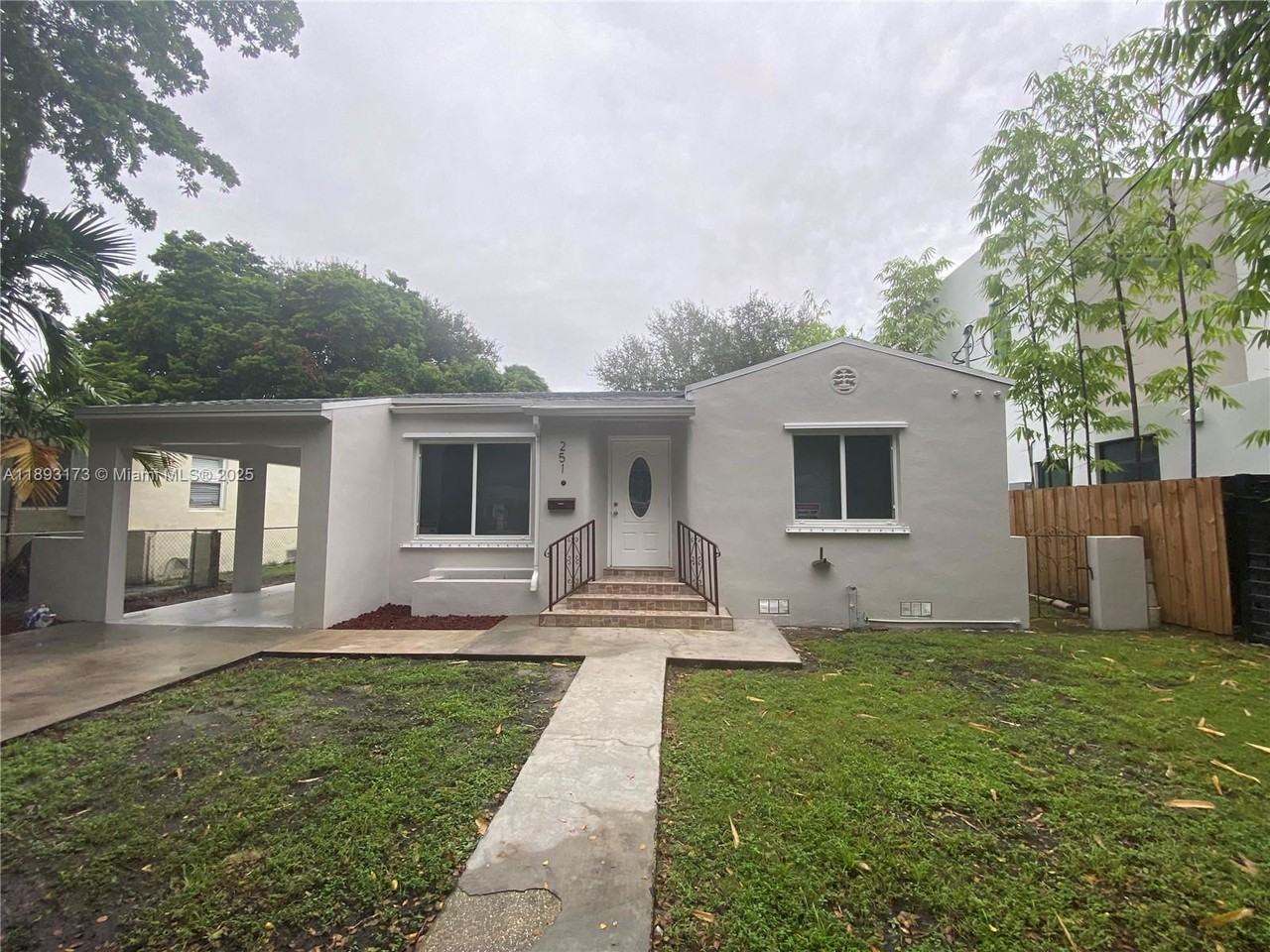 251 Nw 41st St - Photo 2 of 3