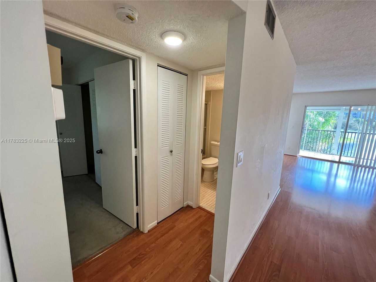 2220 N Cypress Bend Dr #401A - Photo 6 of 8