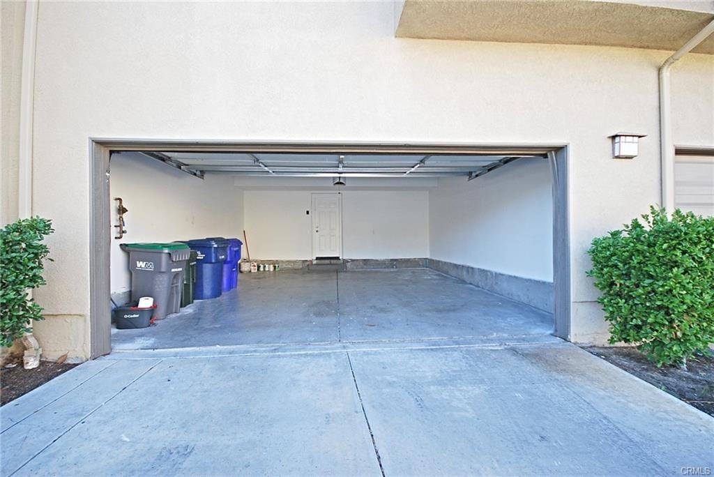 25209 Bishop Ct - Photo 2 of 8