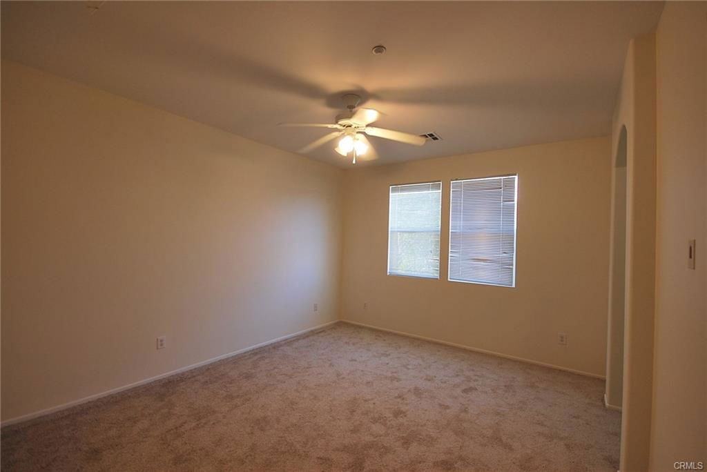 25209 Bishop Ct - Photo 5 of 8