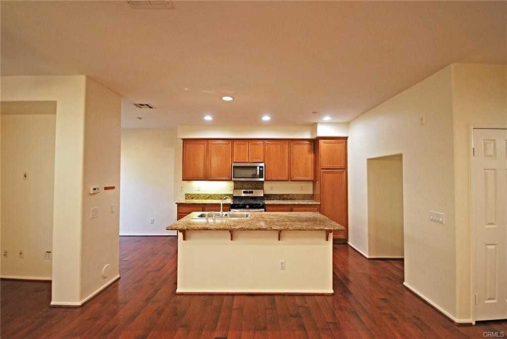 25209 Bishop Ct - Photo 7 of 8