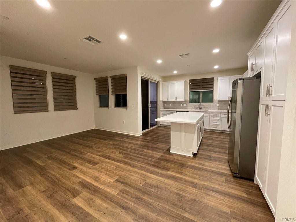 19537 Astor Pl - Photo 7 of 8