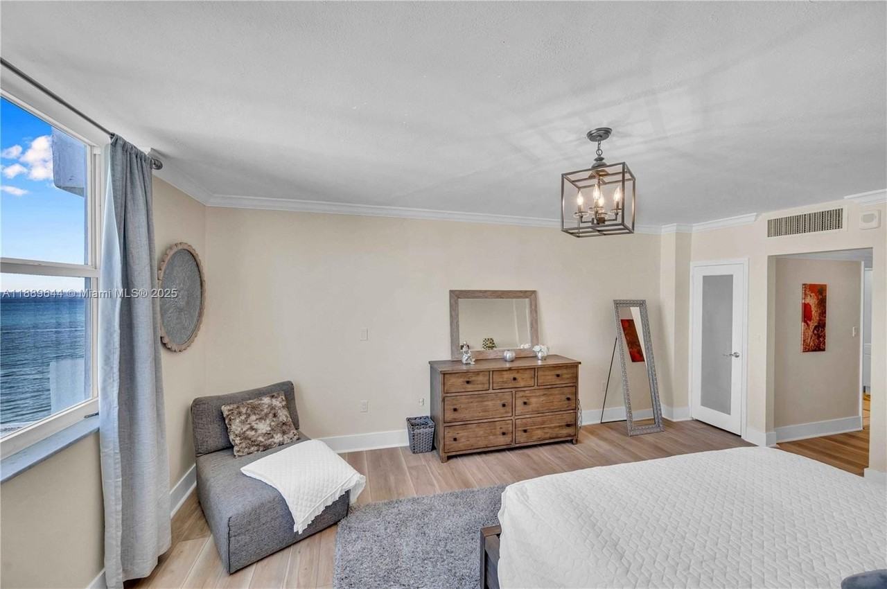 5001 Collins Ave #16F - Photo 6 of 28