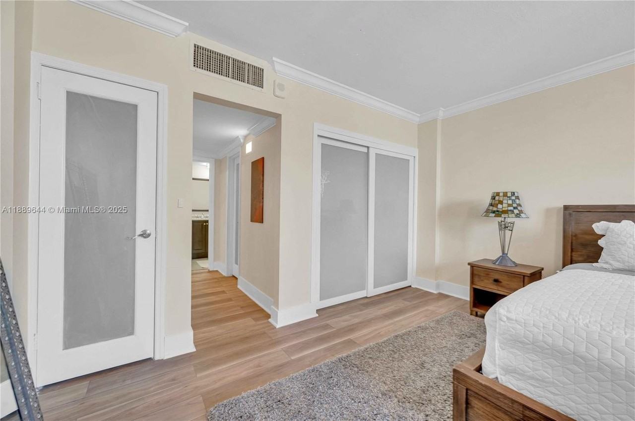 5001 Collins Ave #16F - Photo 7 of 28