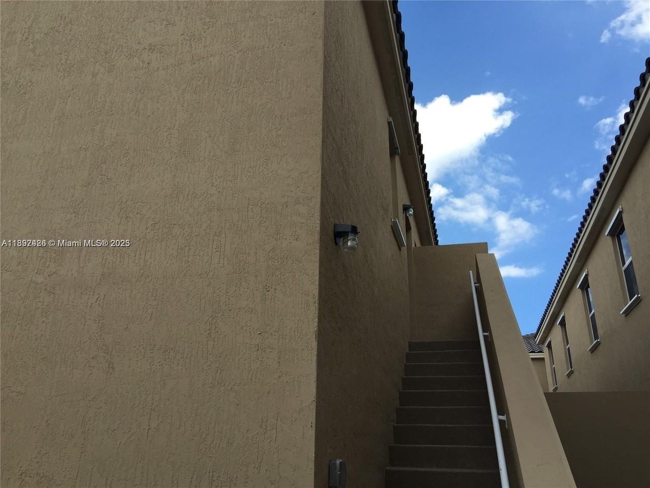 17105 Sw 96th St - Photo 2 of 30