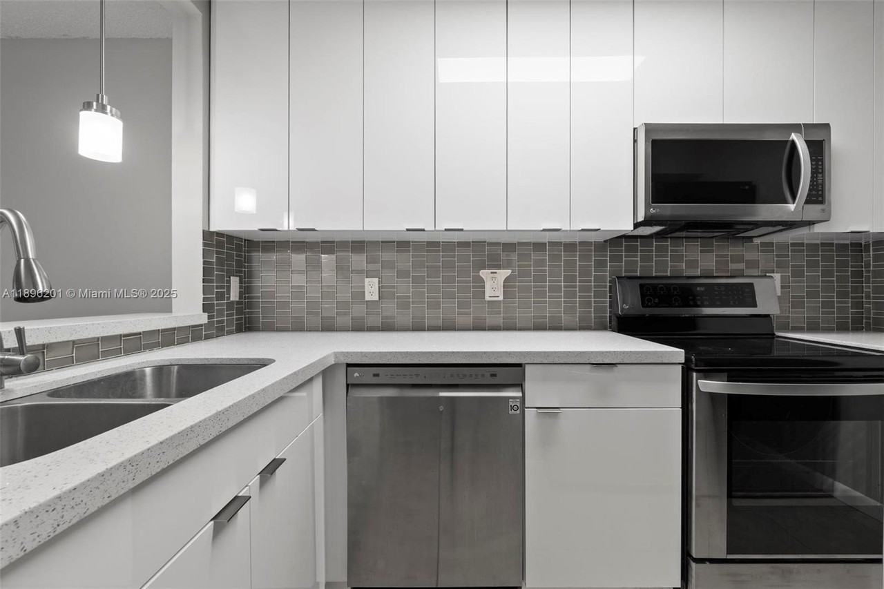 3586 North University Drive #U6