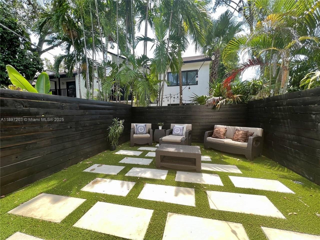 3220 W Trade Ave #III2 - Photo 3 of 14