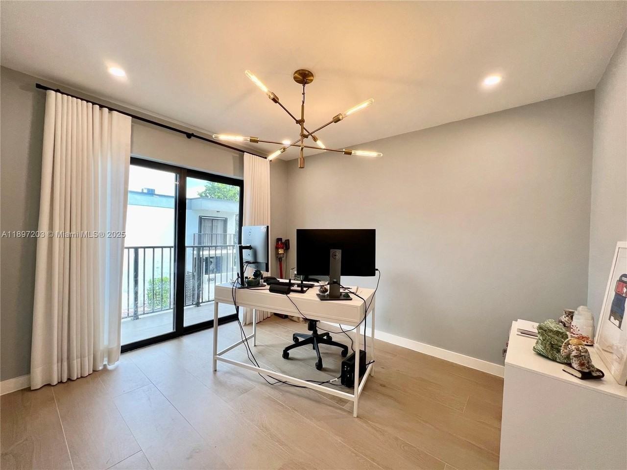 3220 W Trade Ave #III2 - Photo 5 of 14