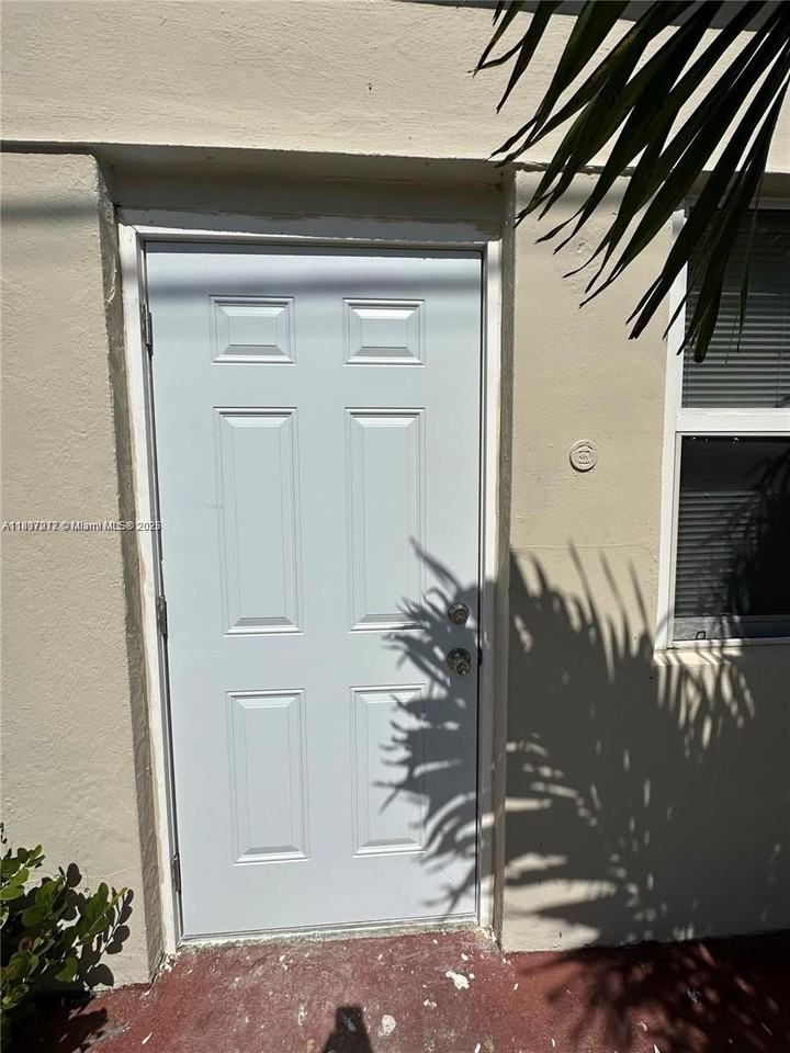 1956 Lincoln St #10 - Photo 3 of 9