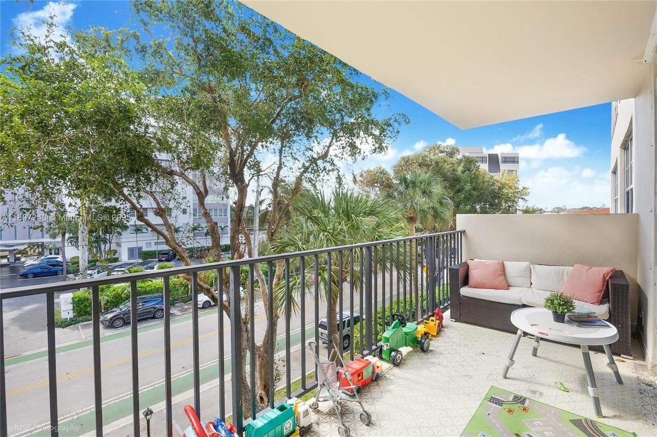 1001 91st St #303 - Photo 6 of 6