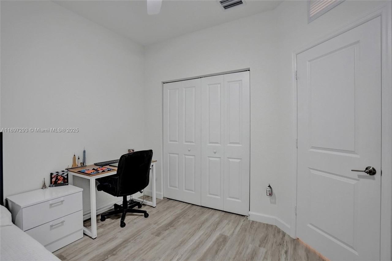 250 Sw 159th Ct #250 - Photo 5 of 30