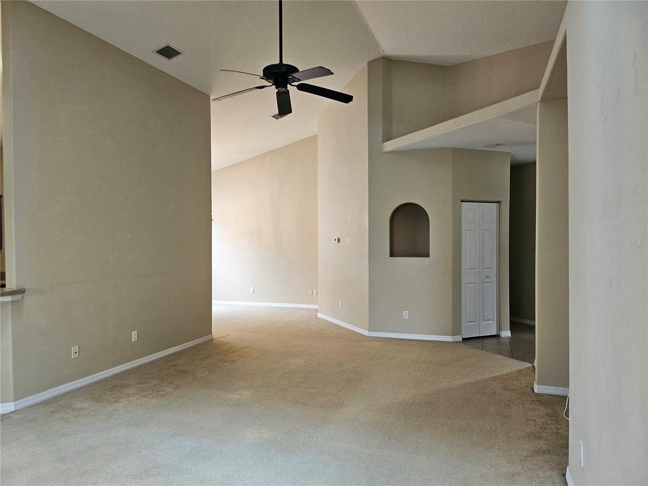 21 Raintree Cir - Photo 6 of 10